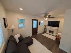 Cute Comfortable Modern 1 Bedroom w/Hot Tub - Image 4