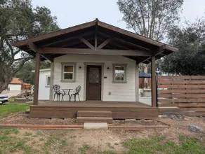 Cute Comfortable Modern 1 Bedroom w/Hot Tub - Image 3