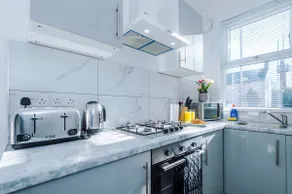 Superb 2 BD House near City Centre w/Free Wifi - Image 5