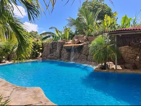Comfortable Suite with Pool View - Image 4