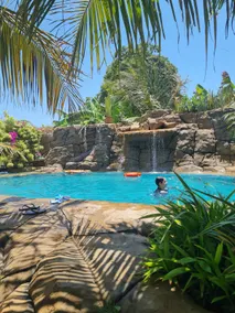 Comfortable Suite with Pool View - Image 5