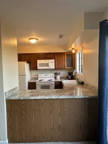 Cozy townhouse close to campus - Image 2