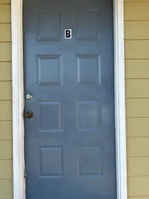 Cozy townhouse close to campus - Image 4