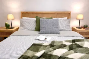 Charming Cosy Apartment in the Heart of Fitzroy - Image 2