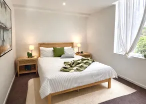 Charming Cosy Apartment in the Heart of Fitzroy - Image 3
