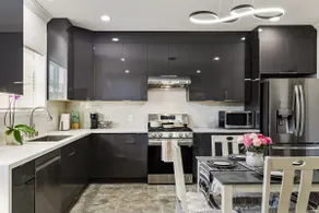 Prime 2BR/2BA/Private Entry/Near Shops & Dining - Image 3