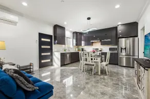 Prime 2BR/2BA/Private Entry/Near Shops & Dining - Image 2