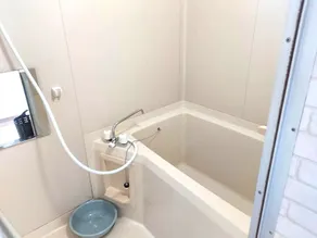 Yusuke's apartment: 15 minutes on foot from Aomori station, fully equipped with a washing machine and cooking utensils, 2 single beds. - Image 4