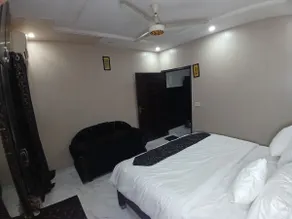 Vision Rooms & Suites Johar Town / Self Check in - Image 4
