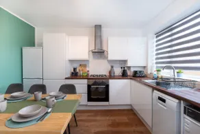 3 bed house, Free parking 9ppl - Image 2