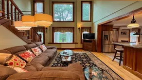 Pristine 3 Bedroom, Walk-to Gt Barrington Center! - Image 2