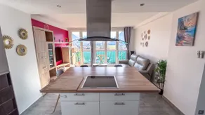Beautiful bright apartment with mountain views - Image 2