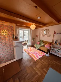 Pop & Cozy Nugget in the Hyper-Center – Village Stopover - Image 1