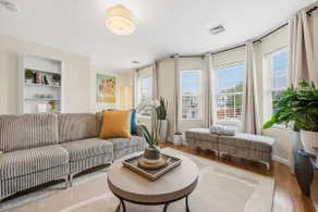 Large New 4BR• Sleeps 13• Grand Central 30 mins - Image 2