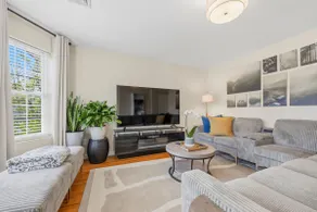 Large New 4BR• Sleeps 13• Grand Central 30 mins - Image 1