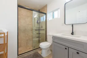 1BR w King Bed | Near Attractions - Image 5