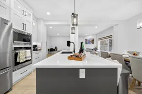 Modern Luxury 6BR Home •Sleeps12•12 mins Airport - Image 4