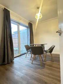 Sleeps 5 Garden Parking Near Lego Land & M3 - Image 5