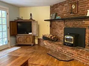 Four Creeks Farmhouse - Lower Floor - Image 2