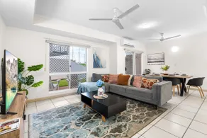 Agradable apartamento apropiado para familias con jardín - Image 2
