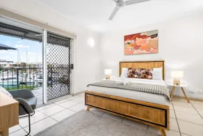Agradable apartamento apropiado para familias con jardín - Image 3