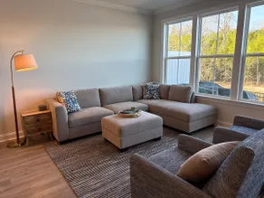 Lake front, King bed, steps away from everything - Image 5