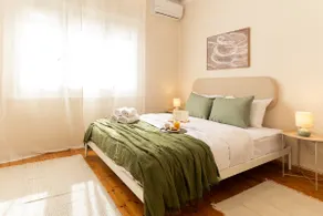 SOFI - Spacious & Central 3BR With Balcony - Image 4