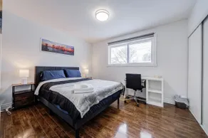 Three Bedroom Upper Level House with huge driveway - Image 3