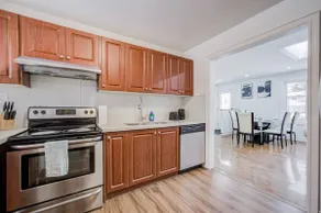 Three Bedroom Upper Level House with huge driveway - Image 5