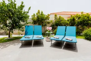 Сozy villa with a heated swimming pool - Image 3