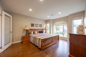 Spacious Burnaby 4BR | 3 King Beds |Grand piano - Image 4