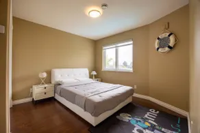 Spacious Burnaby 4BR | 3 King Beds |Grand piano - Image 5