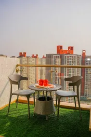 RusticNook: Cozy Apartment with Golf Course & Lake - Image 3