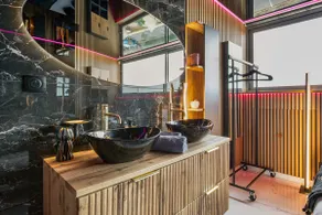 Luxury Of Love – Exceptional suite with sea view & whirlpool - Image 4
