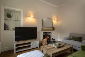 Cosy Callander One Bed Apartment Wood Burner and Free Parking - Image 5
