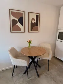 Modern apartment with terrace & parking - Image 2