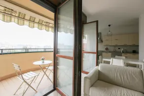 Bright Apartment with Terrace - Image 4