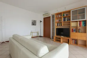 Bright Apartment with Terrace - Image 5