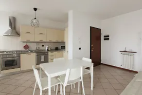 Bright Apartment with Terrace - Image 3