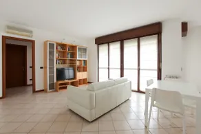 Bright Apartment with Terrace - Image 2