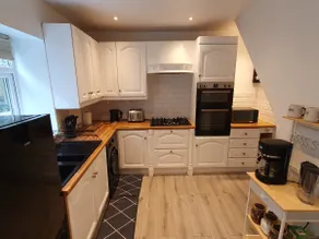 Cosy Buxton Escape - 3 Bedroom Modern Home - Image 3