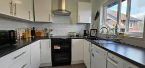 Spacious 2BR Flat,Travellers,Contractors Welcome,Free Parking - Image 5