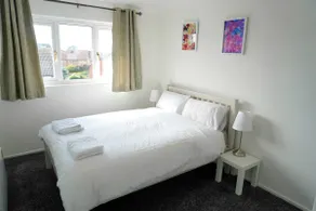 Spacious 2BR Flat,Travellers,Contractors Welcome,Free Parking - Image 3