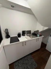 Cozy Small Paris Studio – Near Metro | 1–2 Guests - Image 2