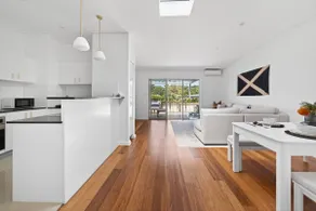 Peninsula Sky - Walk to Beach, Cafes & Golf - Image 2