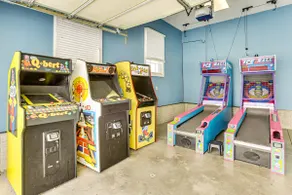 Family Home on 9 Acres! Climbing Wall & Gym - Image 4