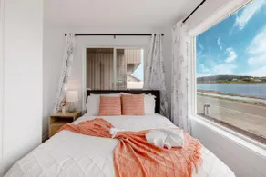 The Viewhouse | 2BR Waterfront Level in Oak Harbor - Image 3
