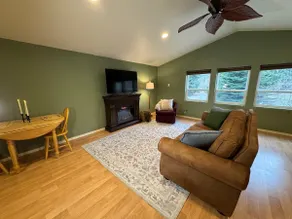 Cozy Mountain Guesthouse | Schweitzer & Beach - Image 3