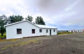 Finnsstaðir Holiday Home with Hot tub - Image 2