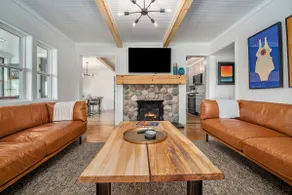Farmhouse: Walloon Lake Getaway walk to Beach - Image 4